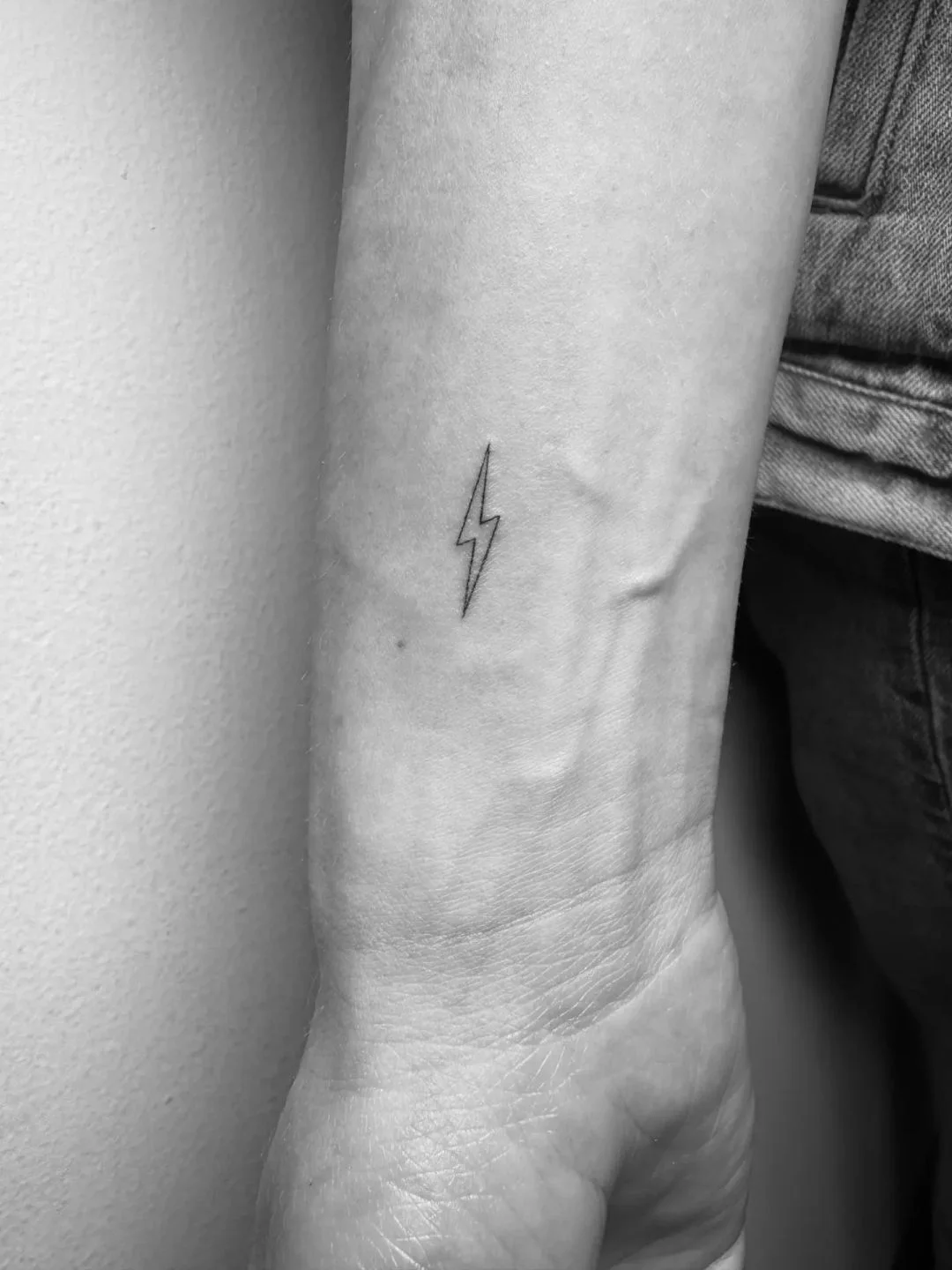 Fine Line tattoo by Daniel Winter: lightning bolt, minimalist, symbolic, electricity
