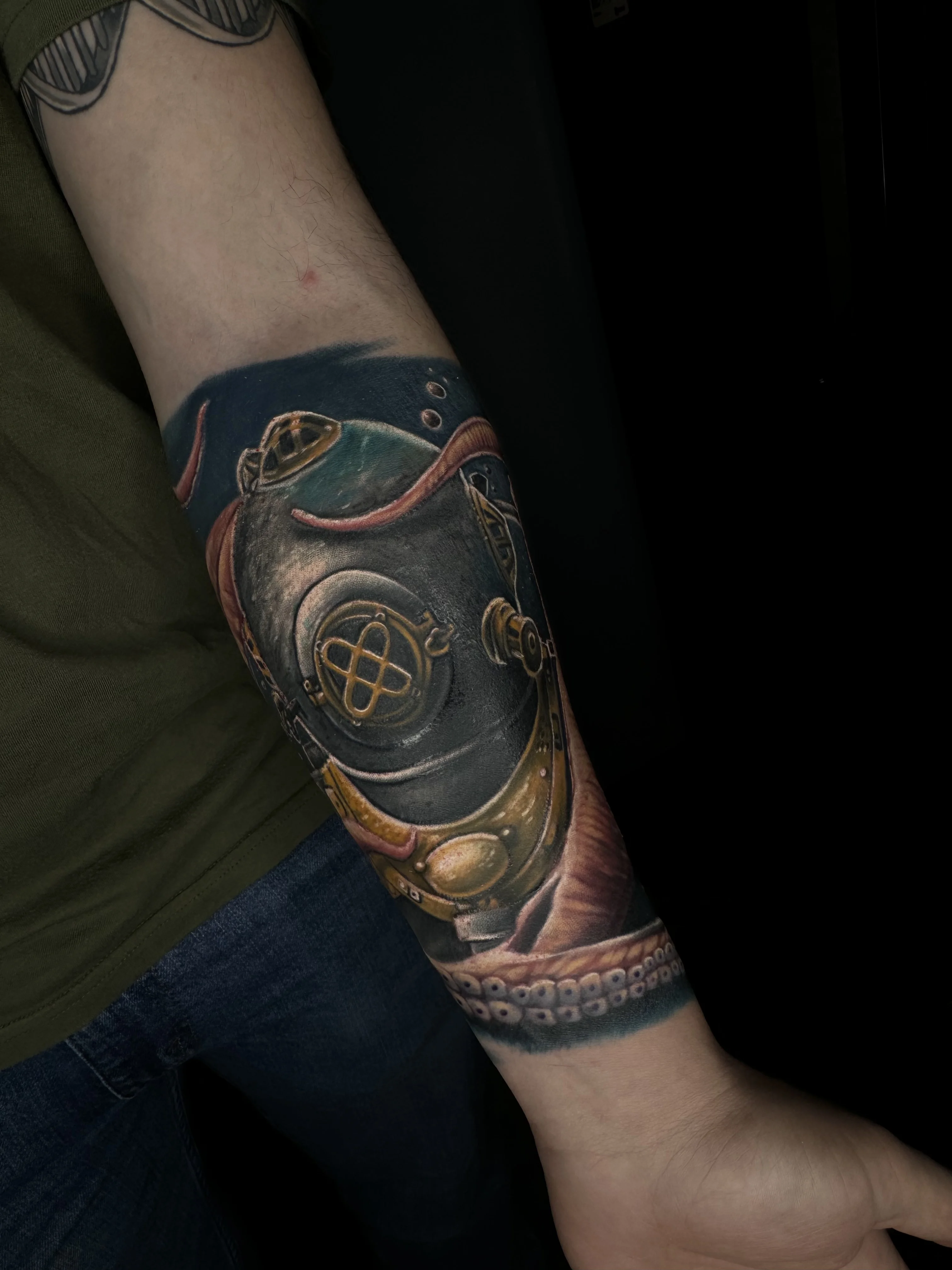 Diving Helmet and Octopus Forearm: diving helmet, octopus tentacles, nautical, marine, realism, realistic