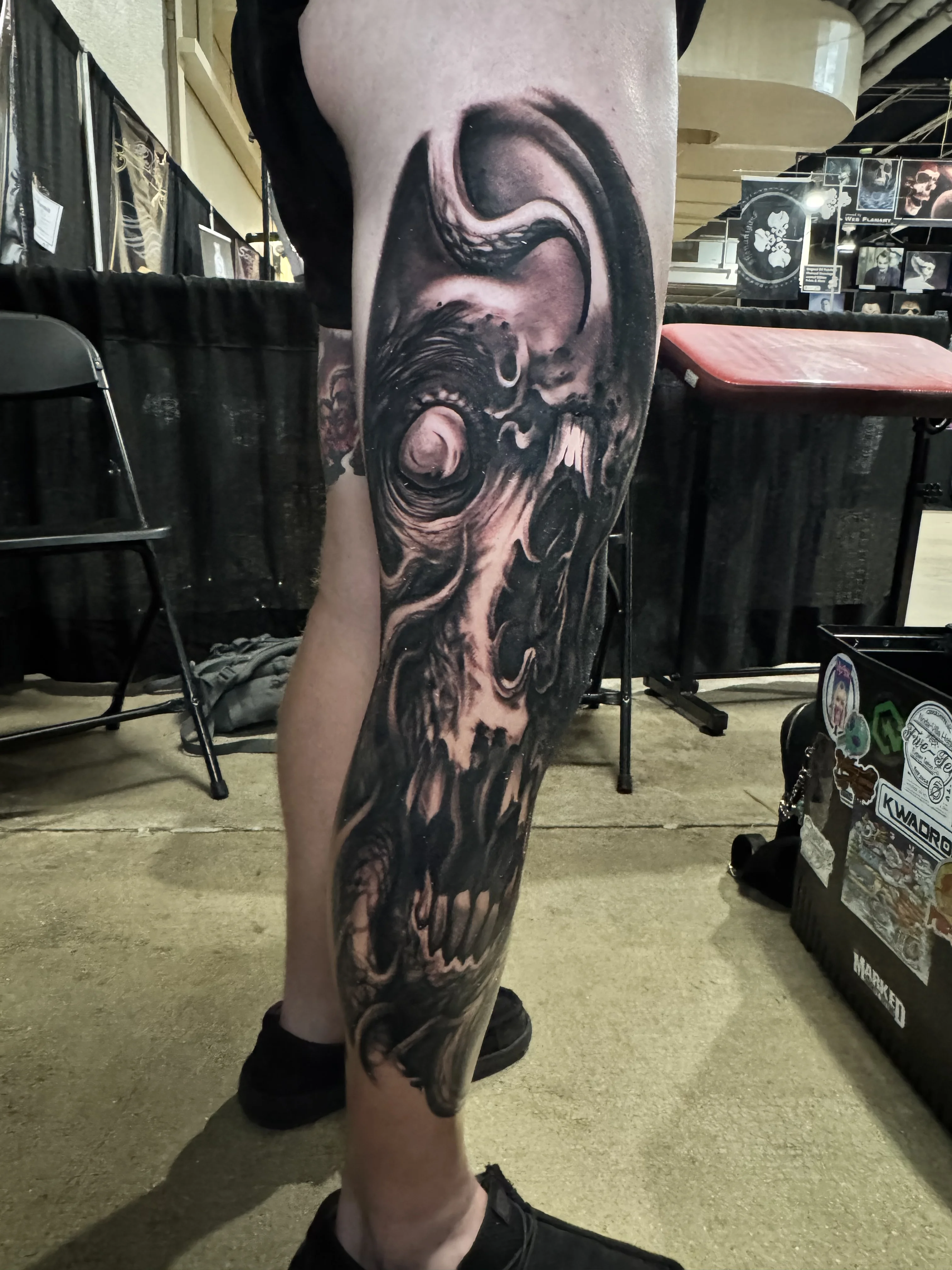 Dark Skull With Tentacles Full Leg: skull, tentacle, horns, teeth, eye, dark