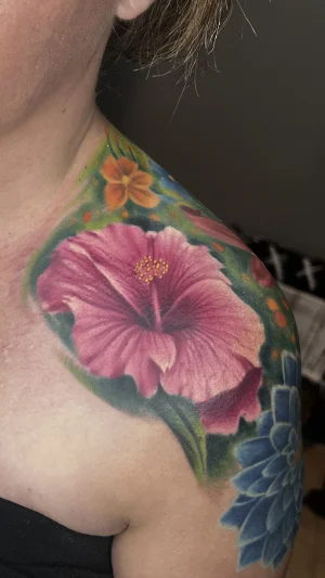 Color Realism Floral Shoulder Piece