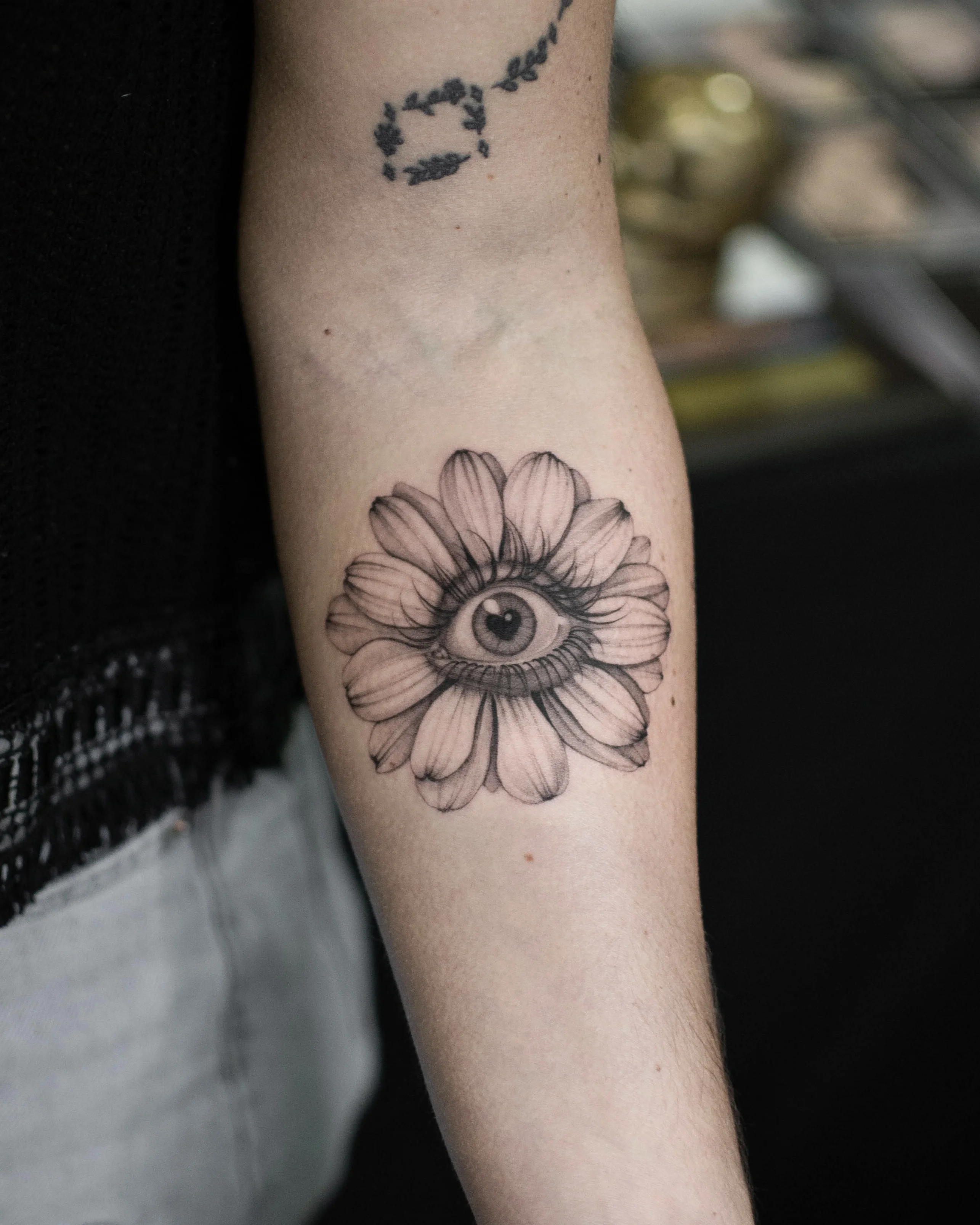 Realistic Eye Flower: eye, flower, petals, floral, nature, surrealism