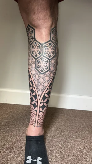 Geometric Full Leg Sleeve