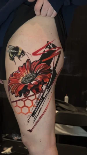 Bee and Flower Thigh Design