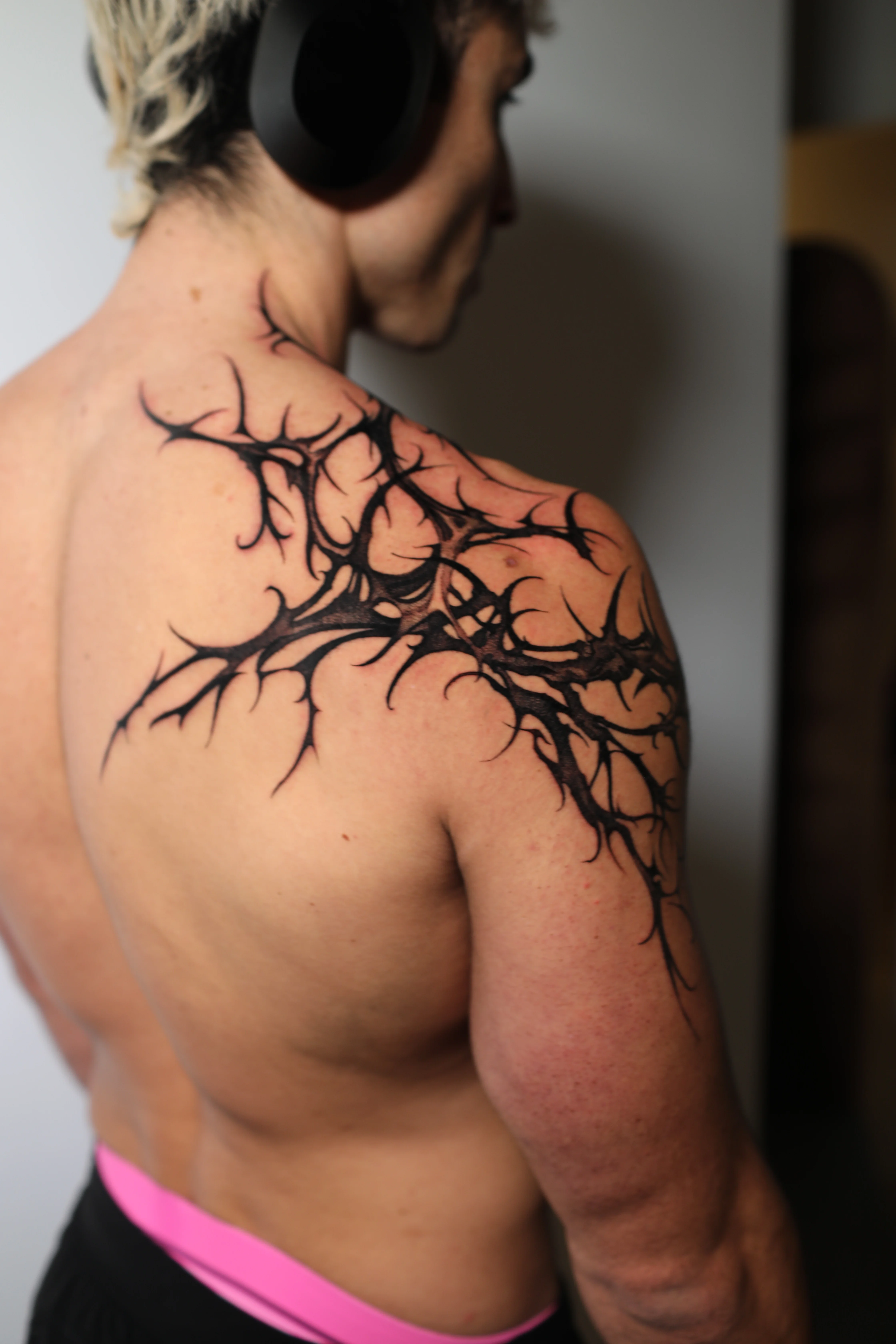 Abstract Thorny Branch Shoulder Piece: abstract branches, thorny branches, nature, dark, abstract, bold