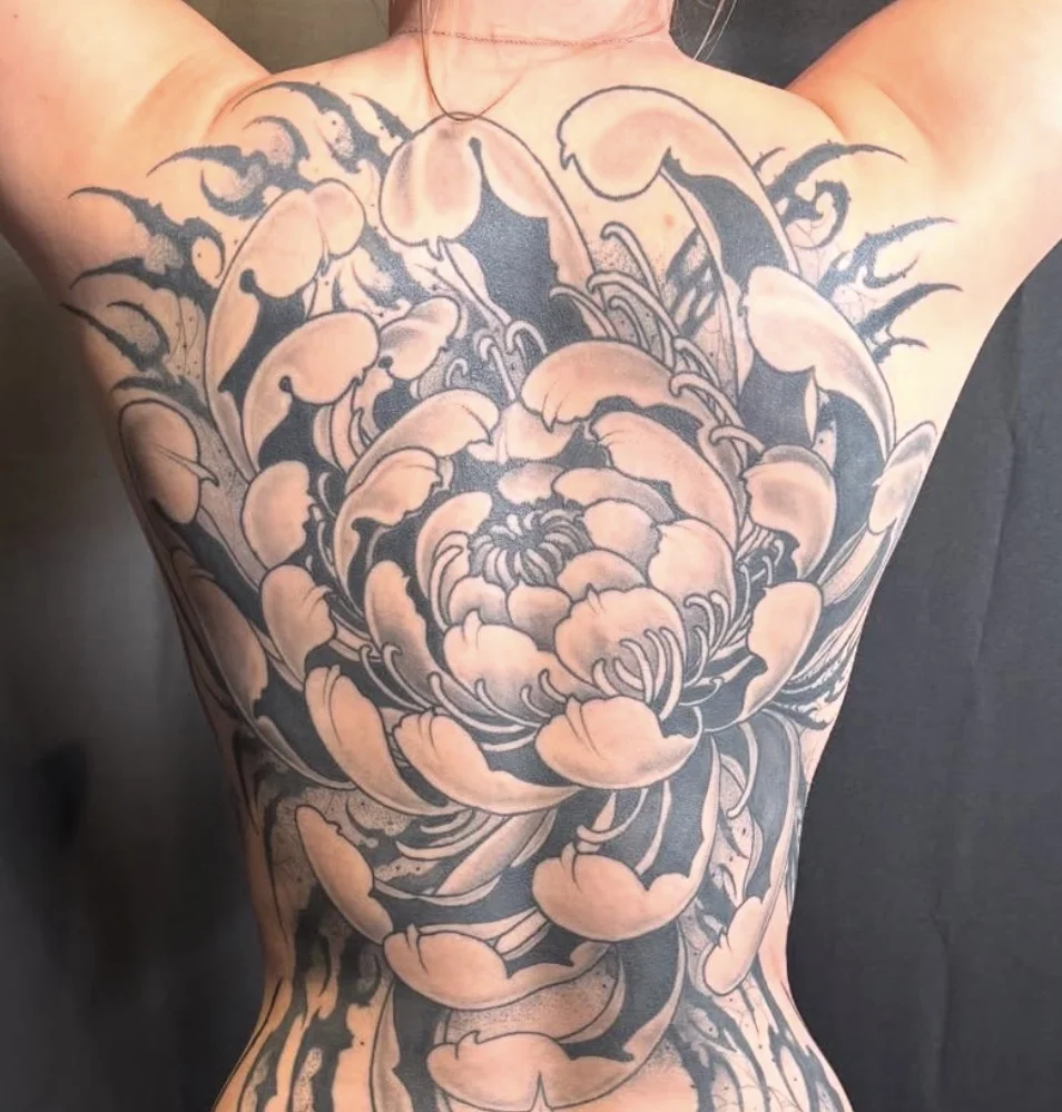 Blackwork tattoo by Donnie Chapman: chrysanthemum, flower, petals, stems