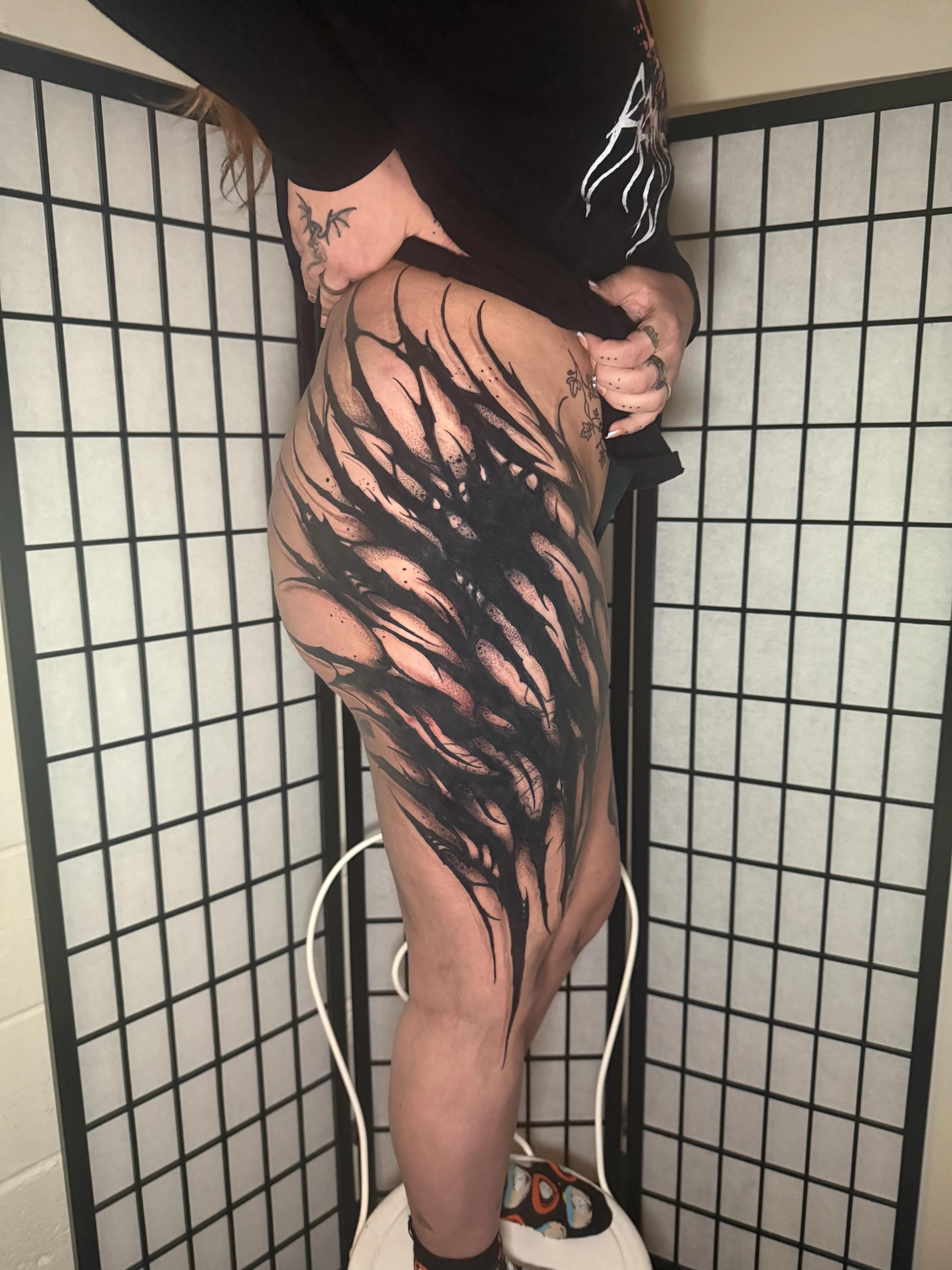 Blackwork tattoo by Donnie Chapman: abstract, lines, organic shapes, dark