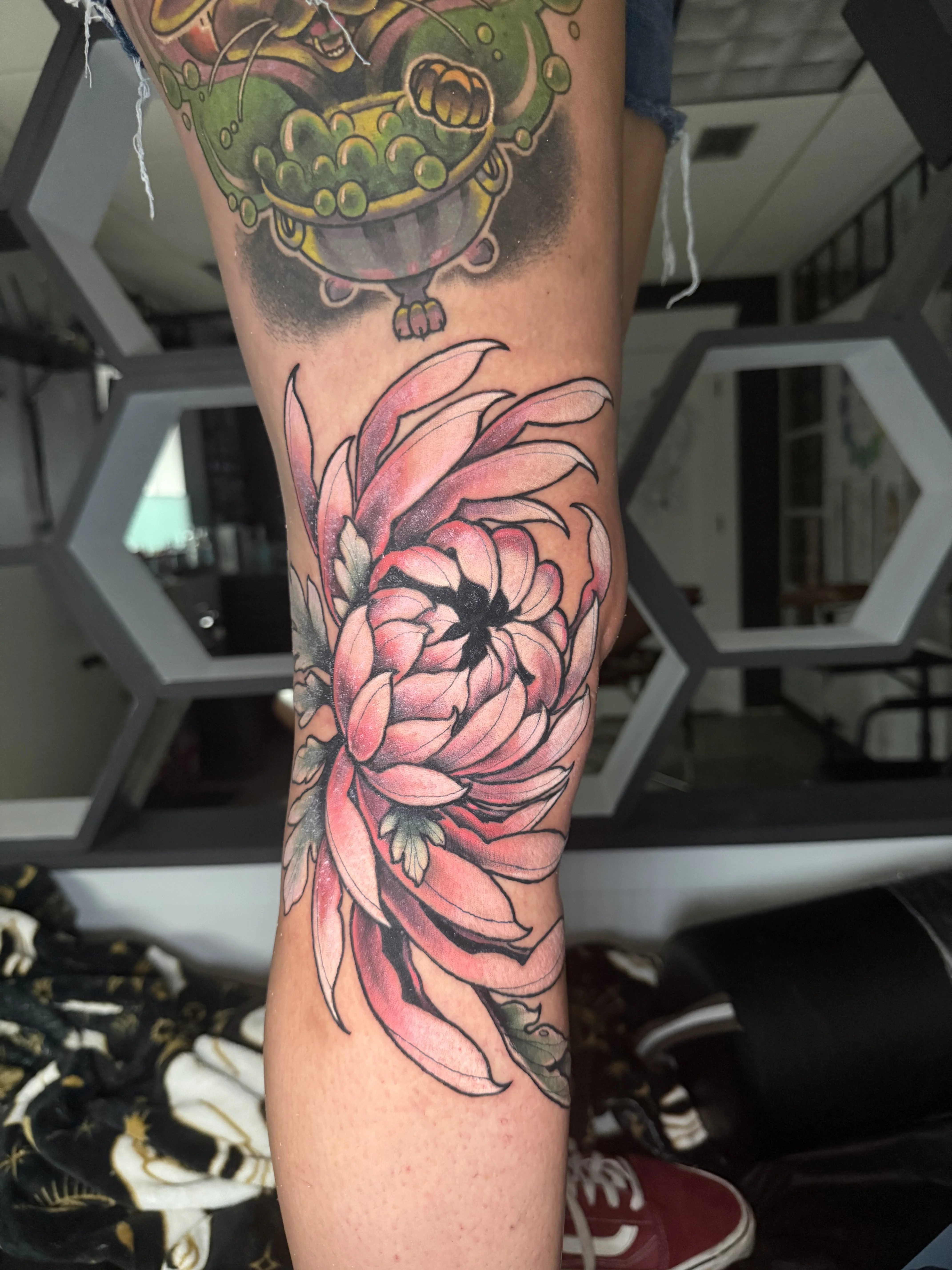 Pink Floral Back Knee Piece: flower, petals, leaves, floral, nature, detailed