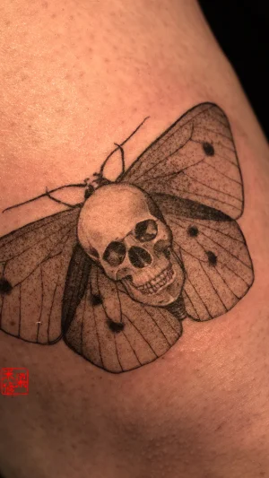 Skull Moth Black & Grey Realism