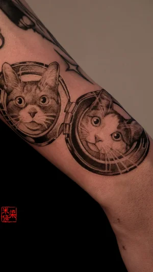 Realistic Cat Mirrors Forearm