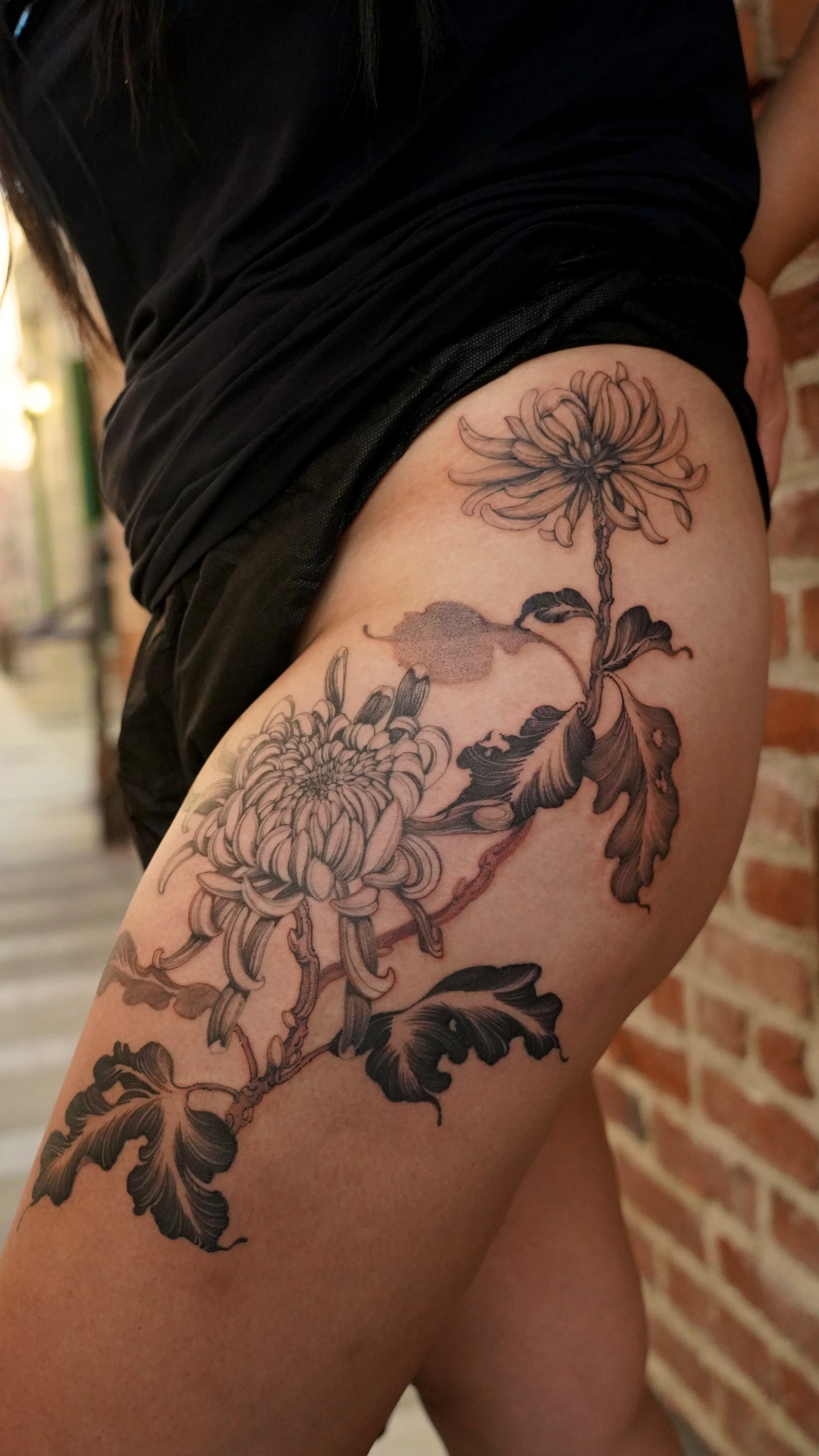 Fine Line tattoo by Sam Leng