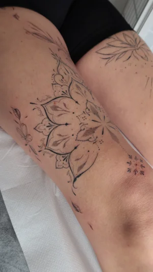 Delicate Mandala Flower Thigh Piece