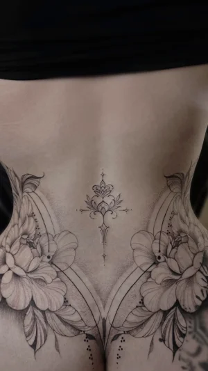 Delicate Floral Fine Line Stomach