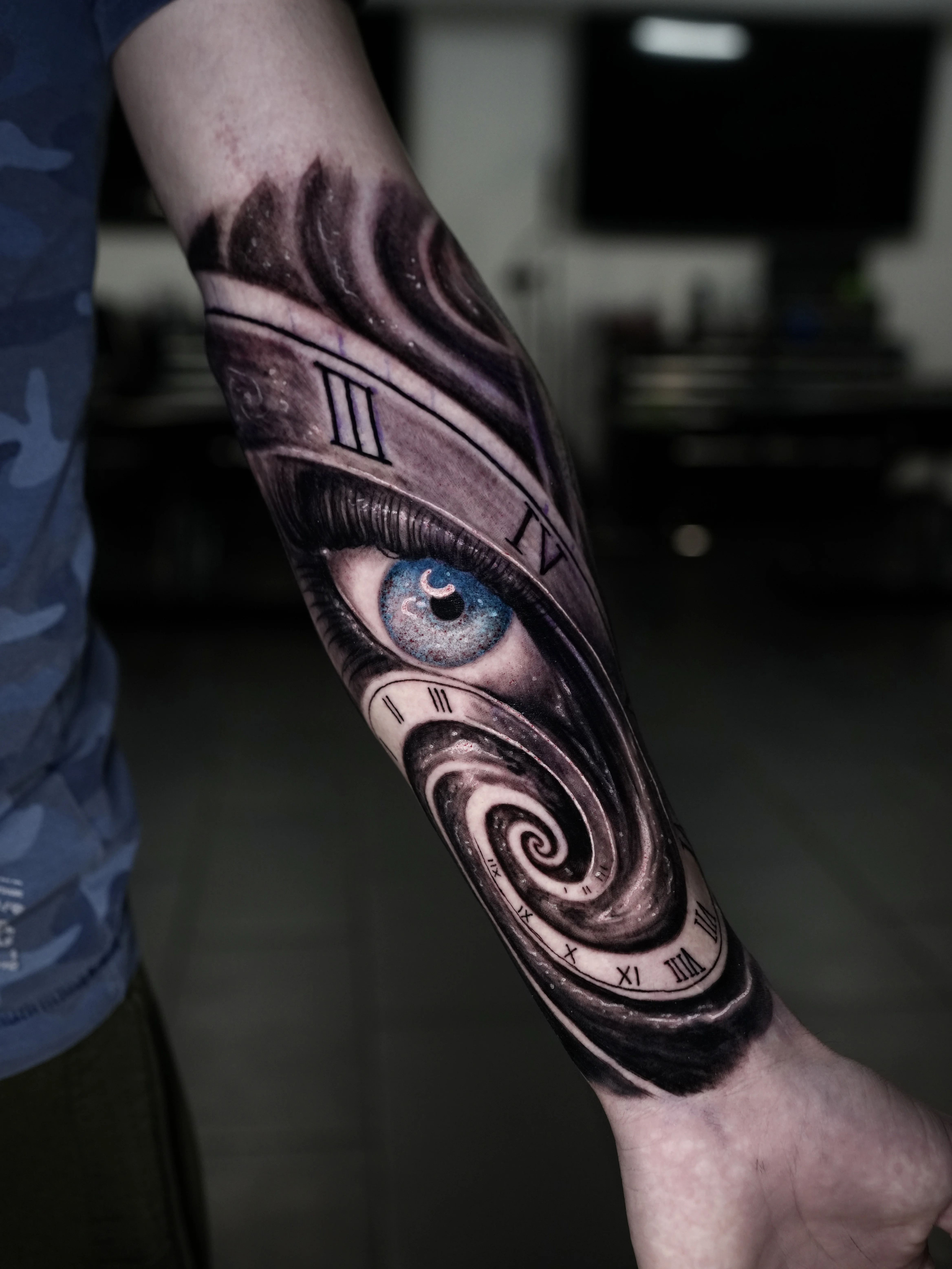 Black & Gray Realism tattoo by José Gregorio  Albornoz Márquez: eye, clock, roman numerals, spiral