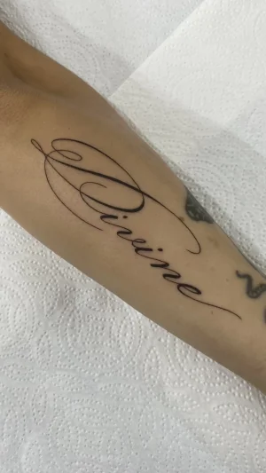 Delicate Fine Line Name Script