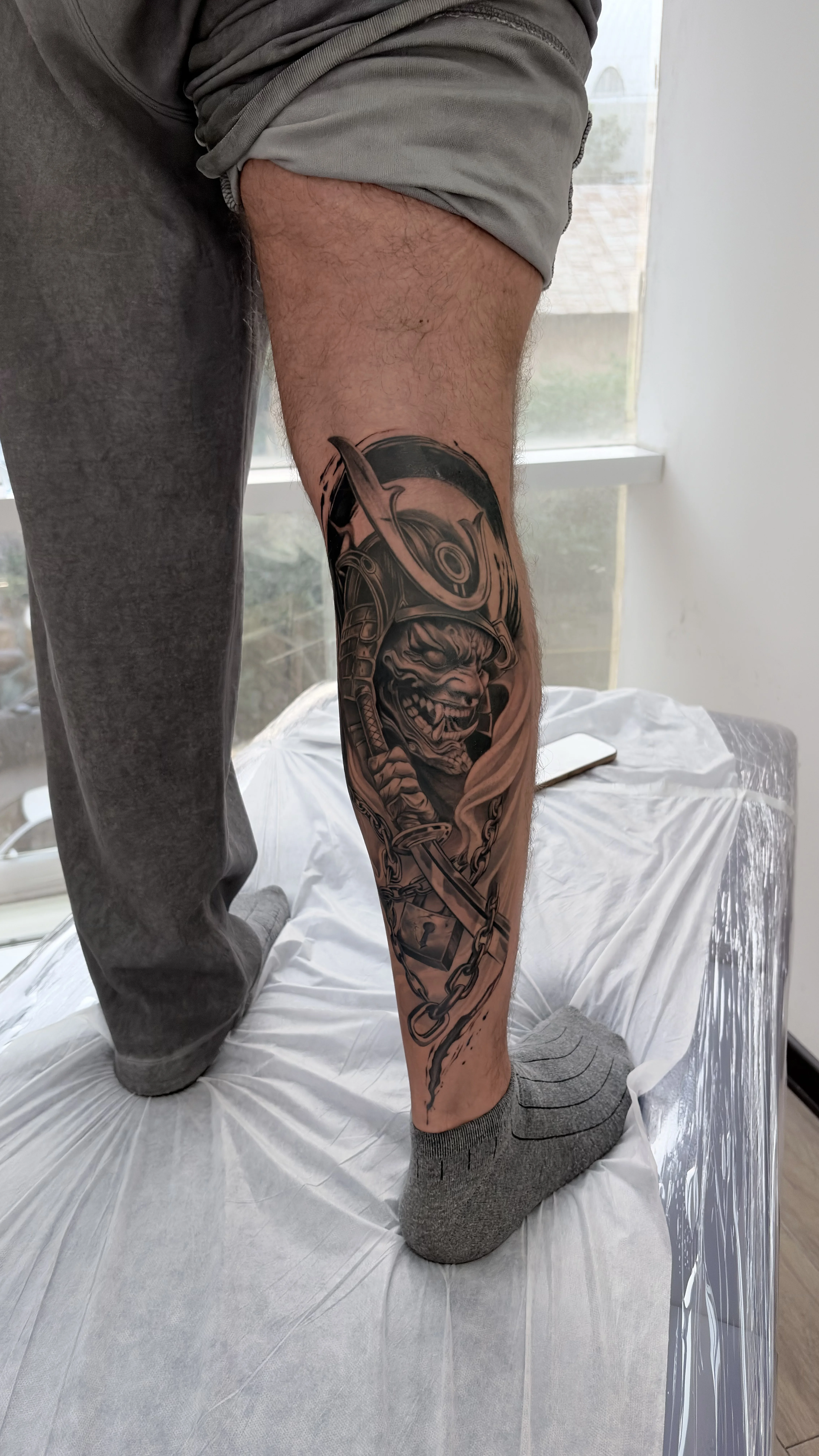 Samurai Skull Black & Grey Calf: samurai, skull, helmet, katana, armor, warrior