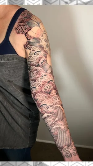 Geometric Floral Wave Full Sleeve